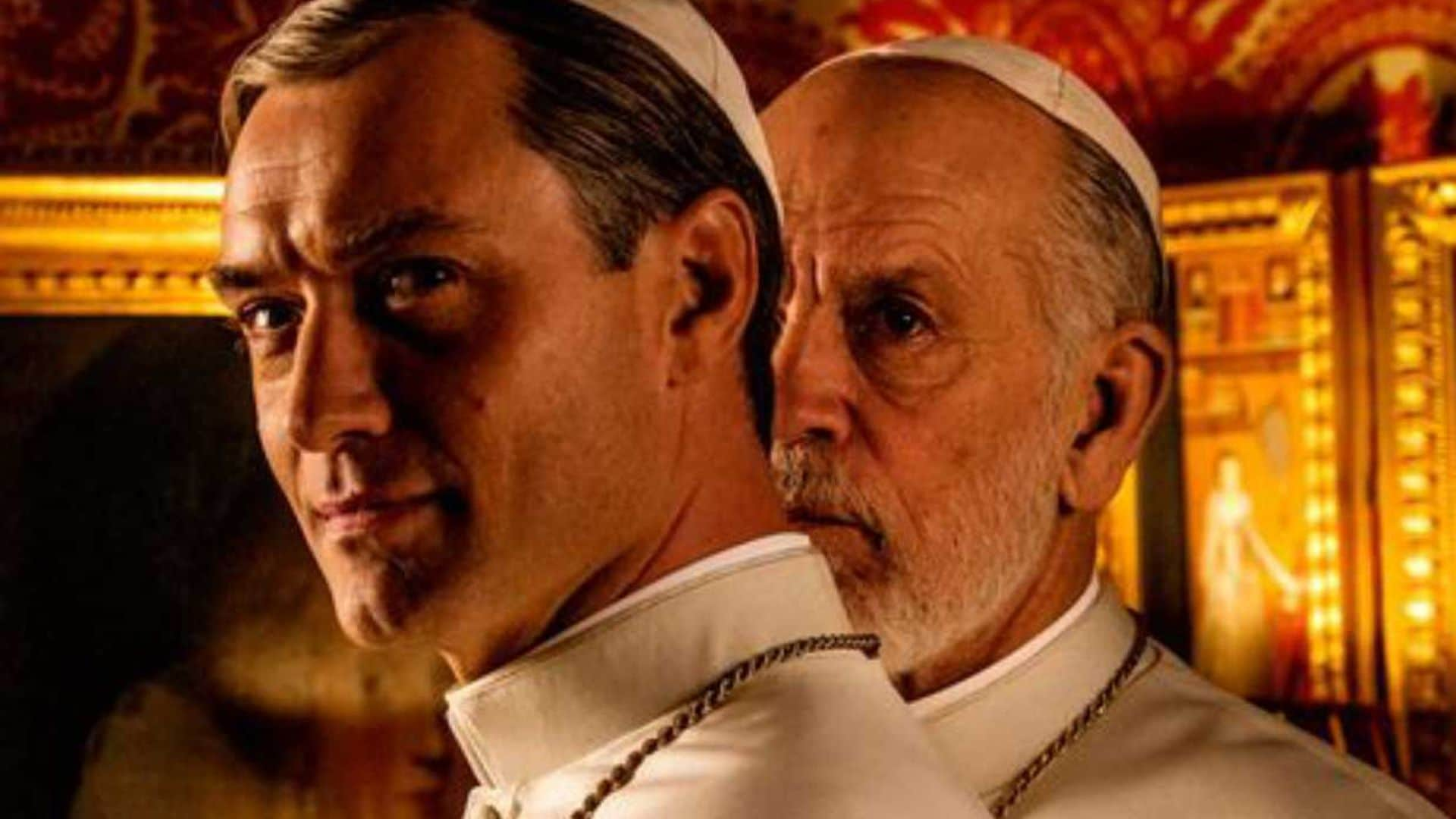 Jude Law, que nos enamoró en Navidad con 'The Holiday', vuelve convertido en santo en 'The new Pope'