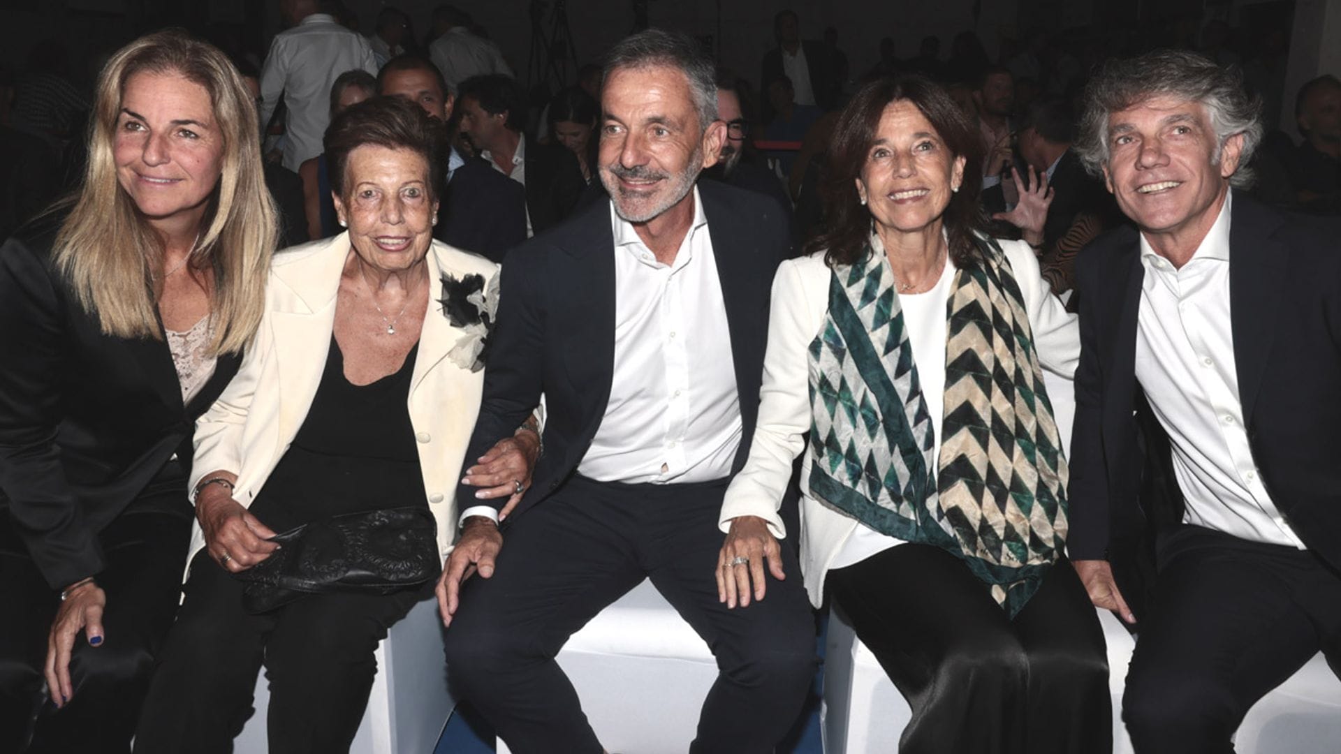 Arantxa Sánchez Vicario reaparece con sus hermanos y su madre tras el juicio con su marido