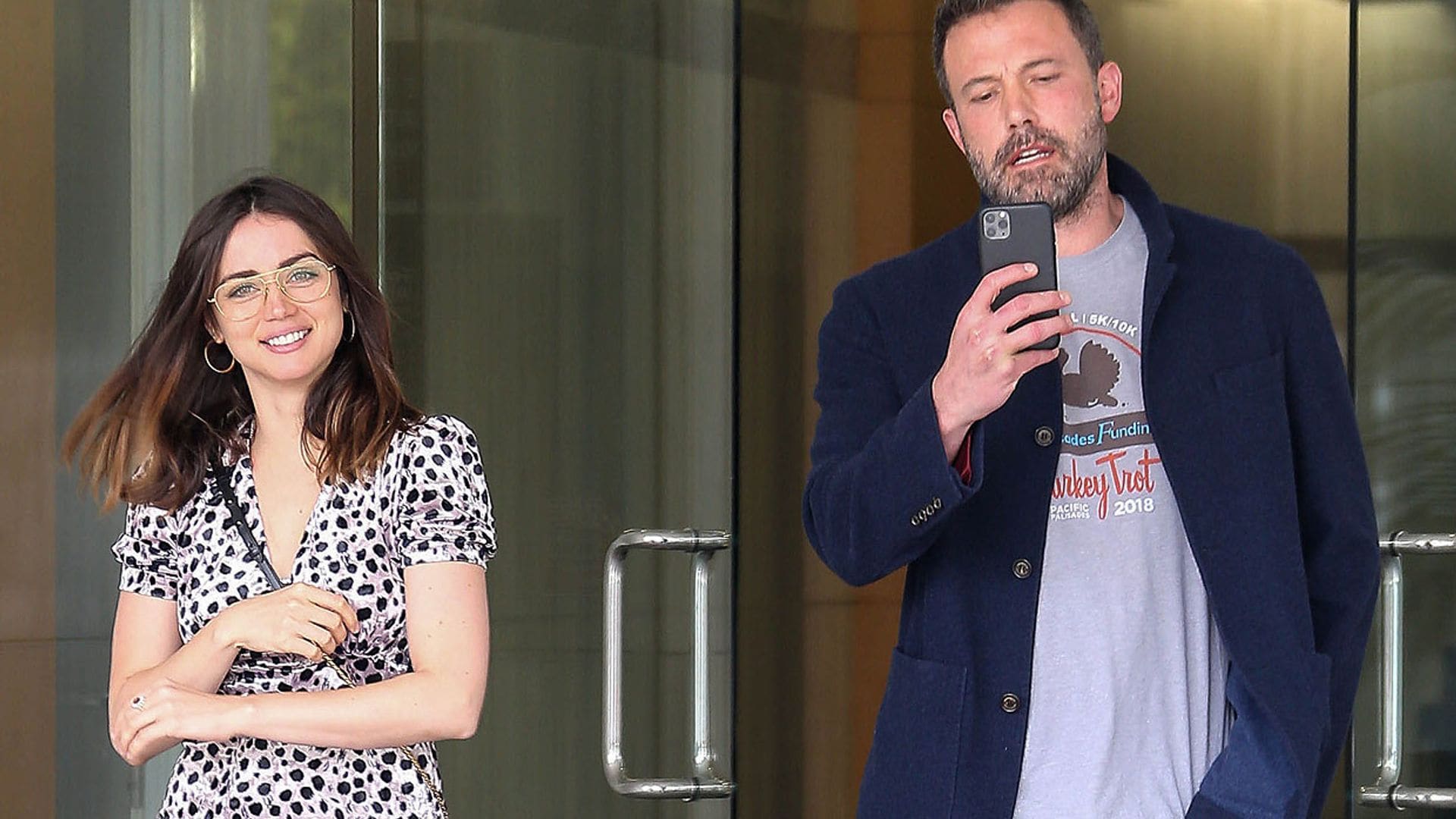 Ana de Armas y Ben Affleck, nuevas imágenes de la feliz y enamorada pareja en Los Ángeles