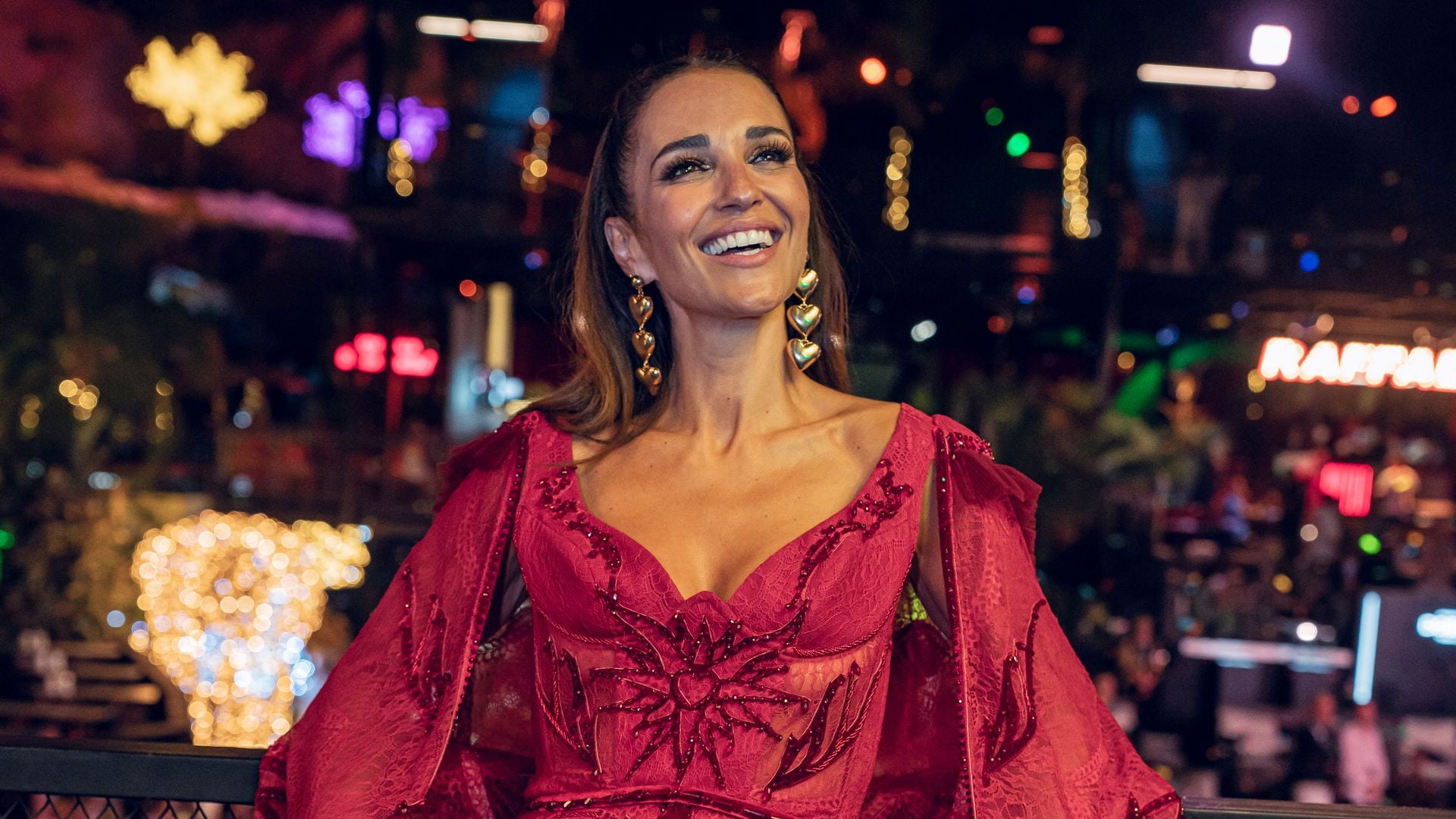 Paula Echevarría deslumbra con vestido-corsé y maxipendientes de corazón en su fiesta de cumpleaños en Marbella