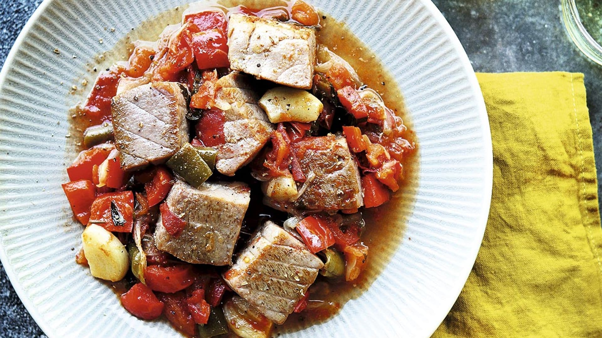 Atún con pimientos rojos asados