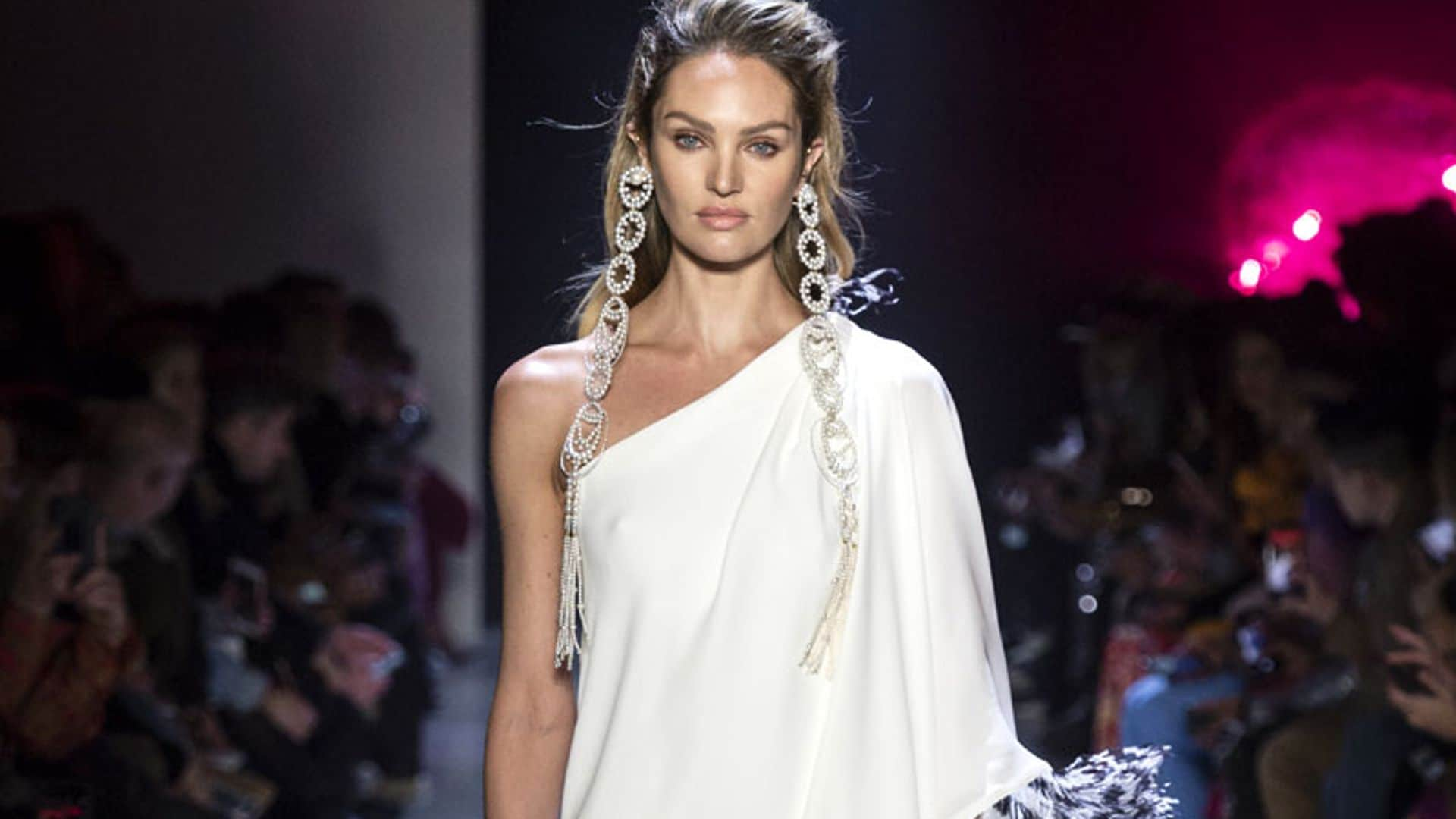 Candice Swanepoel, musa del diseñador Prabal Gurung en su desfile étnico