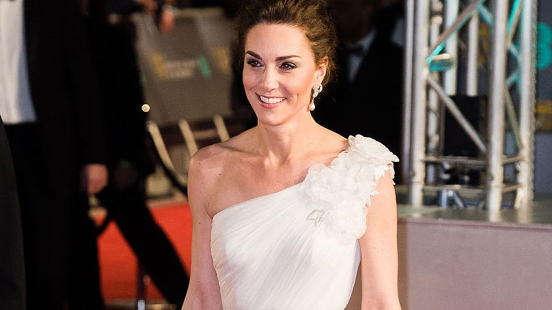 El triunfo de Kate en los BAFTA con look nupcial y nuevos pendientes de Diana