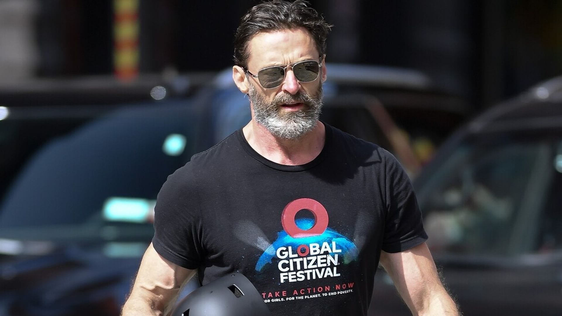 Hugh Jackman reaparece sin su anillo de casado y cuenta cómo se encuentra tras anunciar su separación