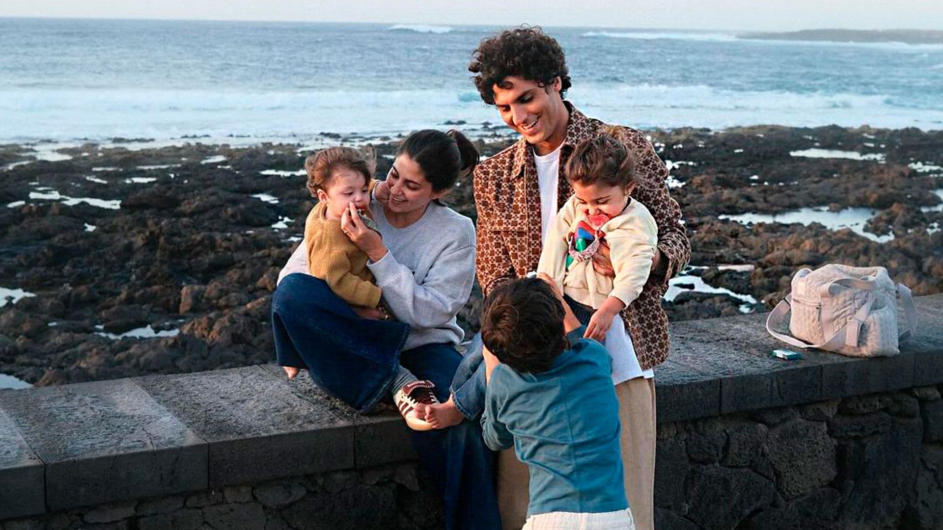 Los detalles del capote de Roca Rey en su última corrida, diseñado por los hijos de Tomás Páramo y María G. de Jaime