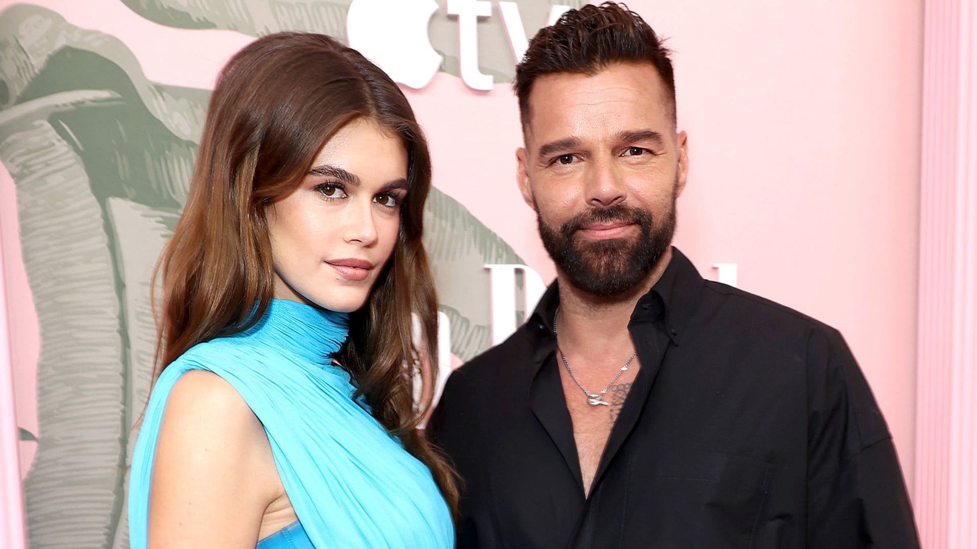 Kaia Geber recibe el apoyo de toda su familia en el estreno de su esperado trabajo junto a Ricky Martin