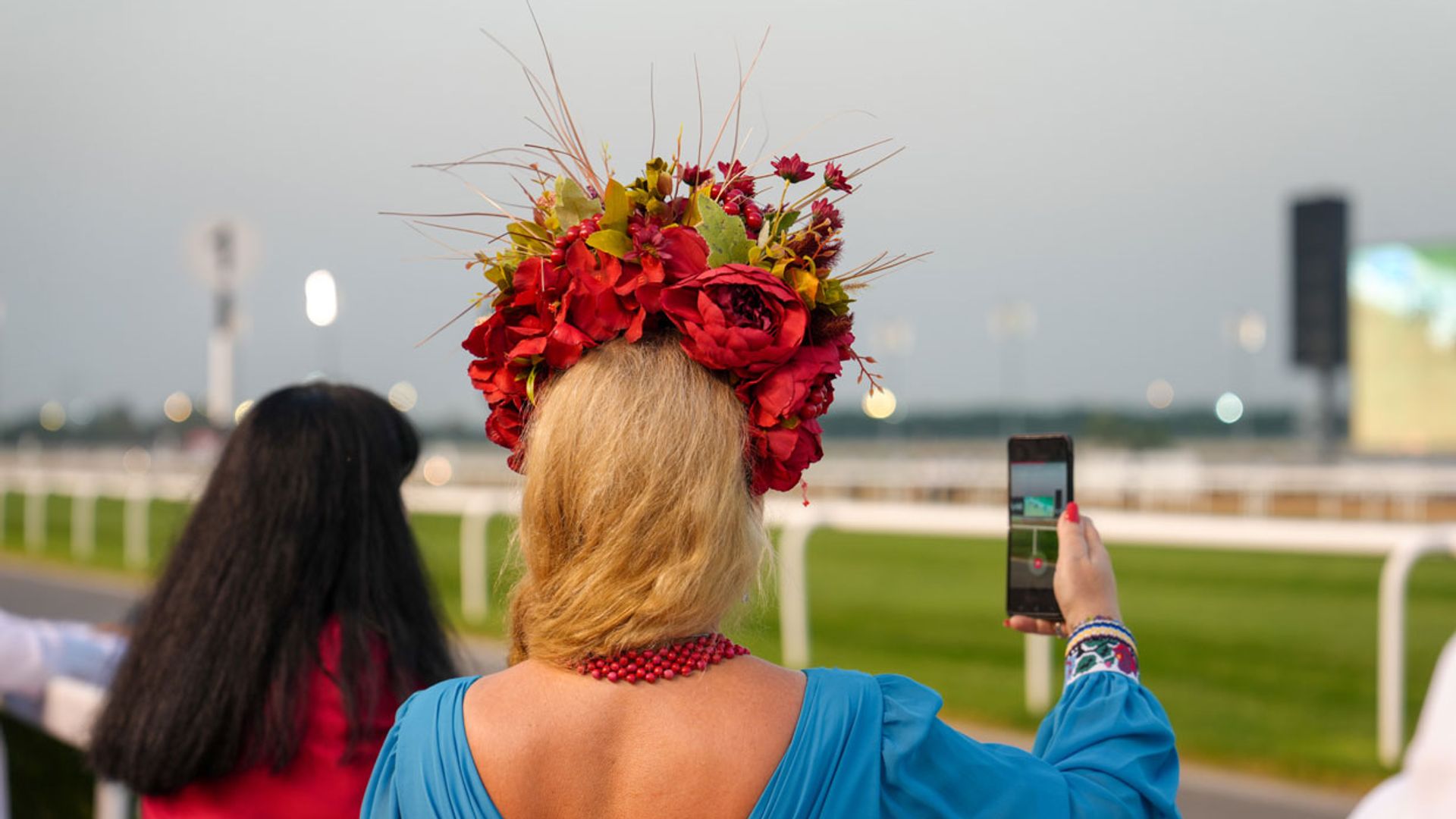 Duelo de estilo en la 'Hats&Horses Ladies’ Night', celebrada en el club hípico de Dubai