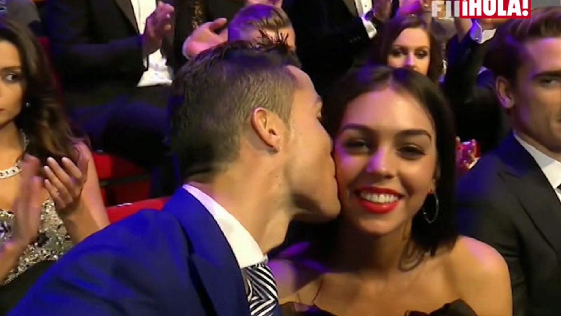 El beso de Cristiano Ronaldo a su novia, Georgina Rodríguez, en los premios The Best