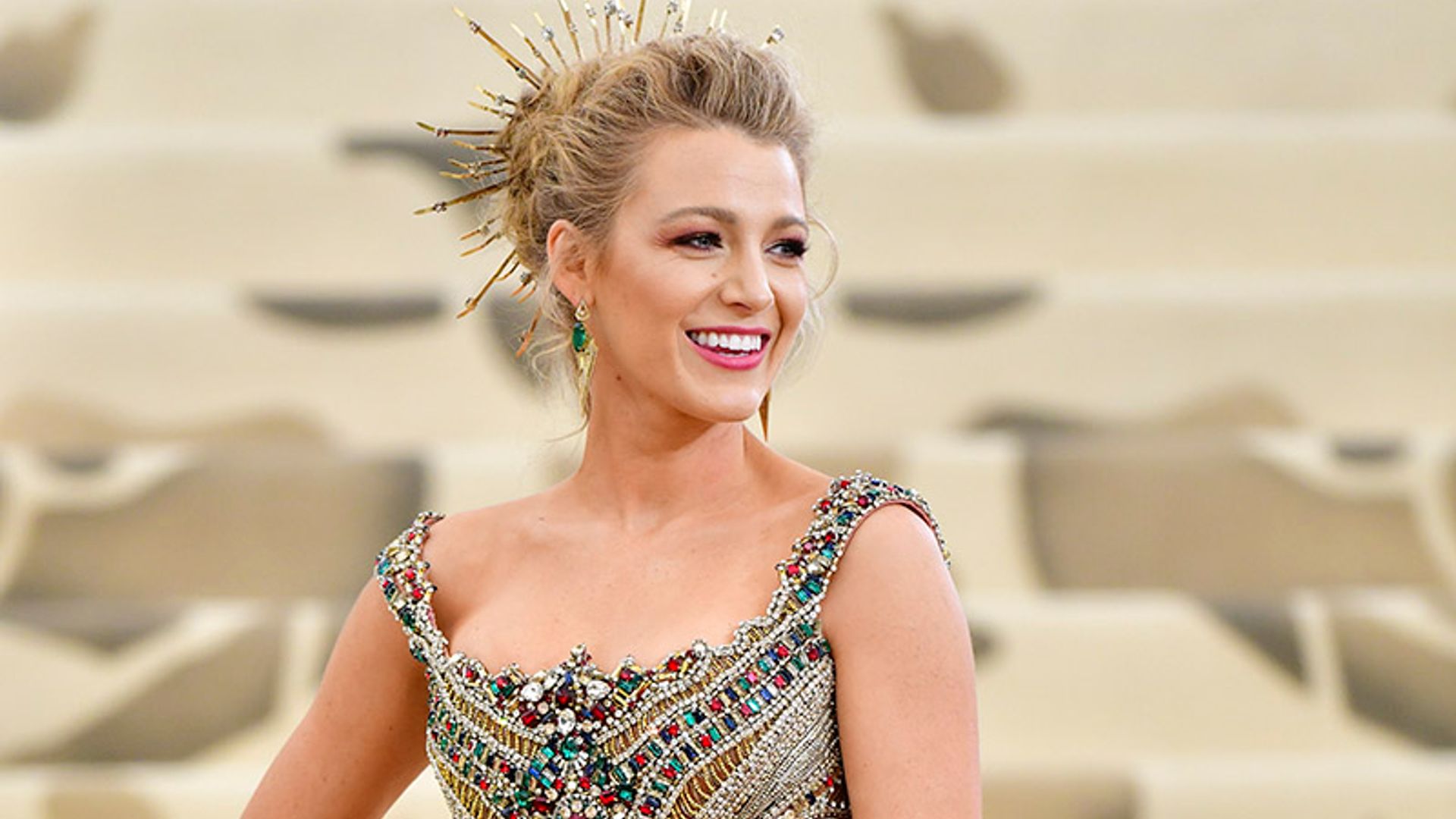 El triunfo del maquillaje asequible y las mega pestañas, por Blake Lively