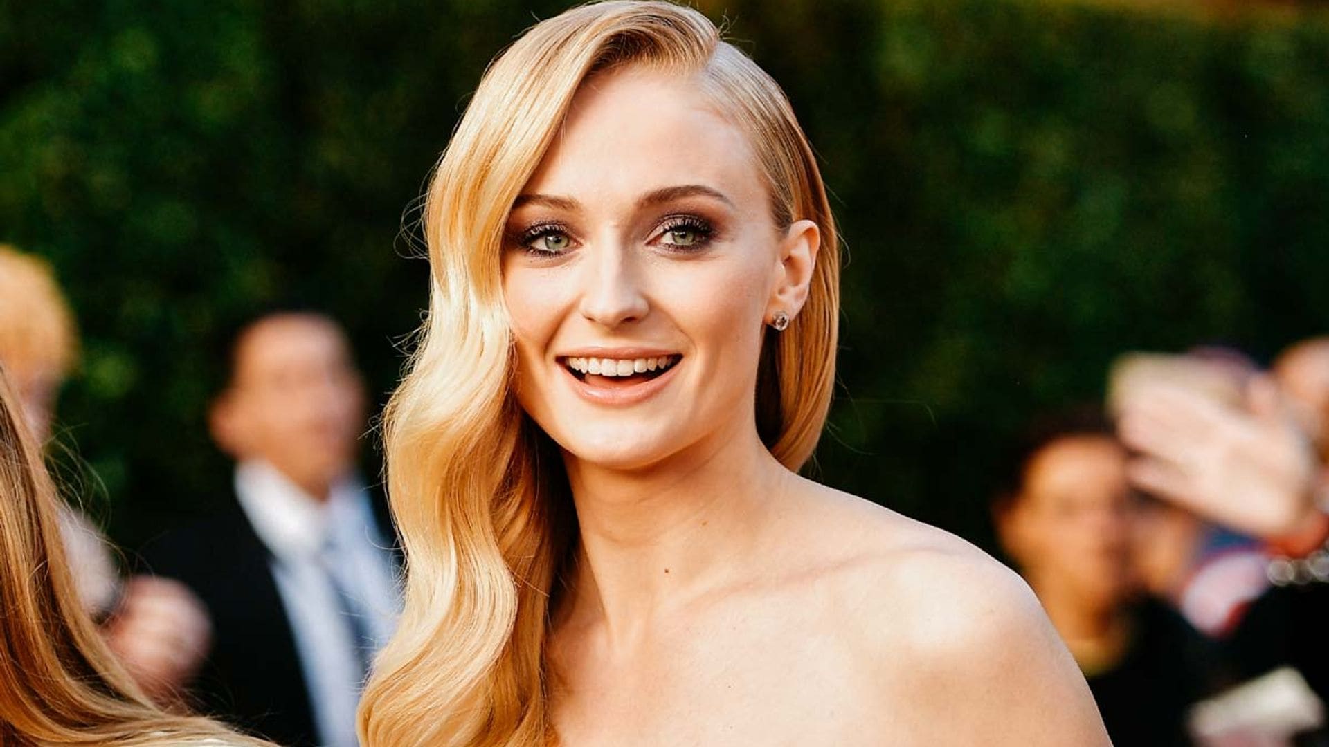 Entre rumores de embarazo y con una tarta personalizada, Sophie Turner celebra su 26 cumpleaños