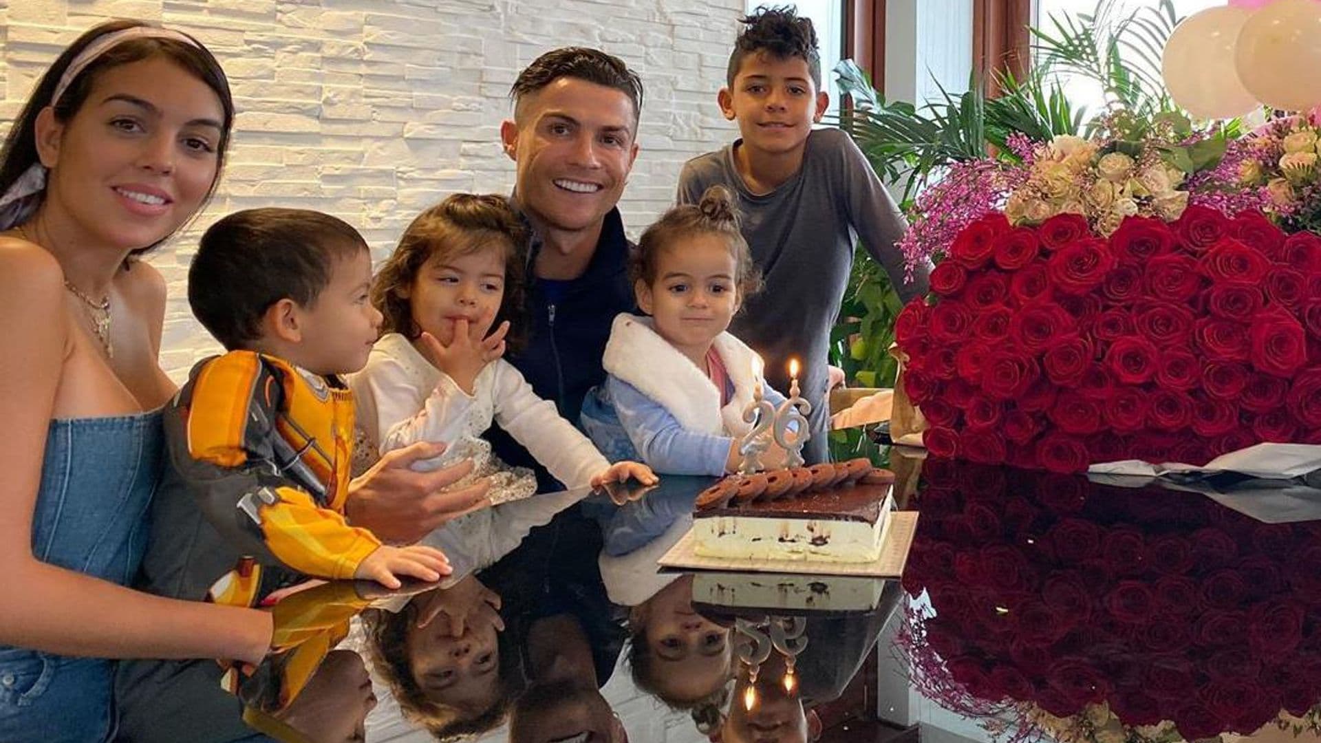 Georgina Rodríguez celebra su cumpleaños en compañía de su familia y ¡muchas flores!