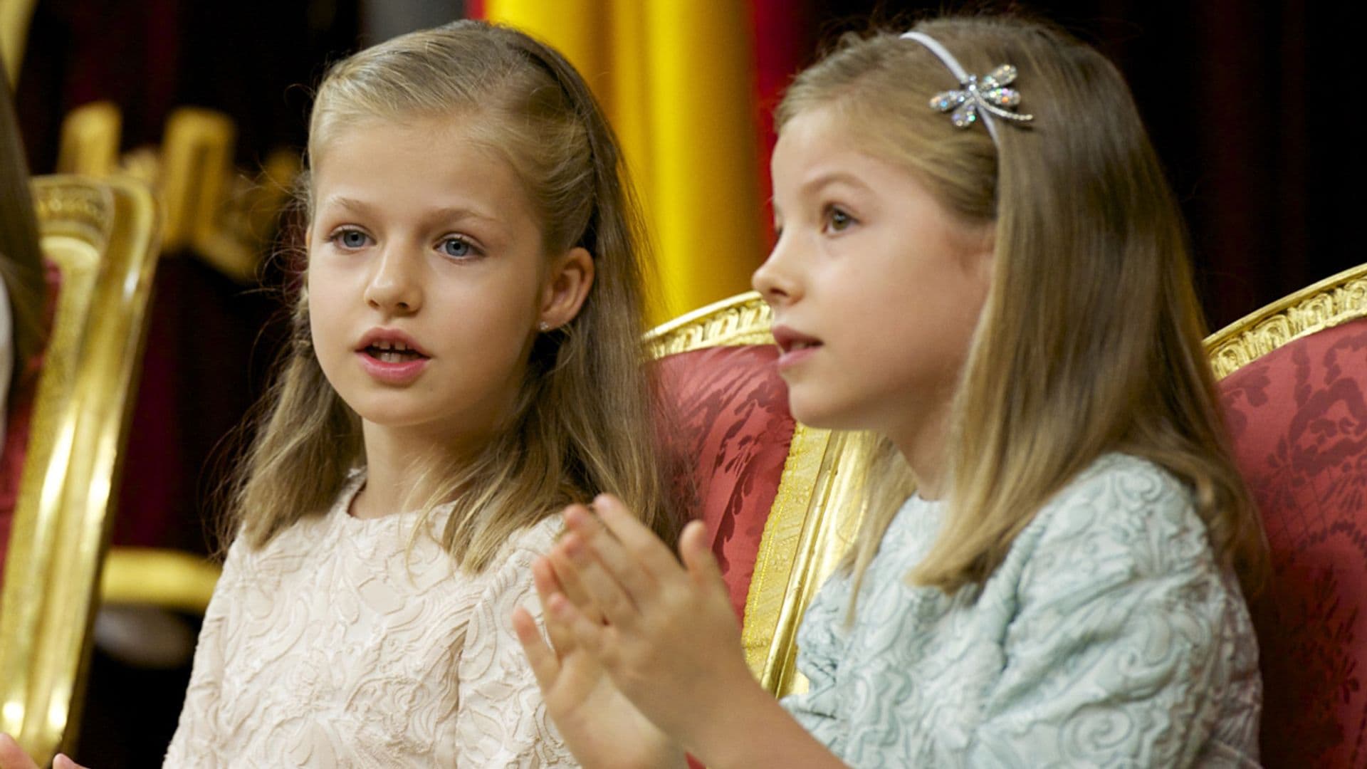 Leonor y Sofía, de la timidez y curiosidad en la proclamación de su padre a la madurez de dos adolescentes