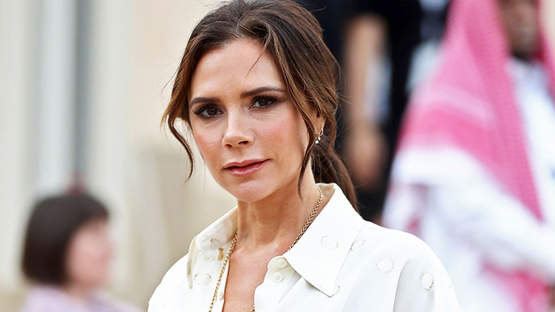 ¿Vientre plano sin hacer abdominales? Haz como Victoria Beckham