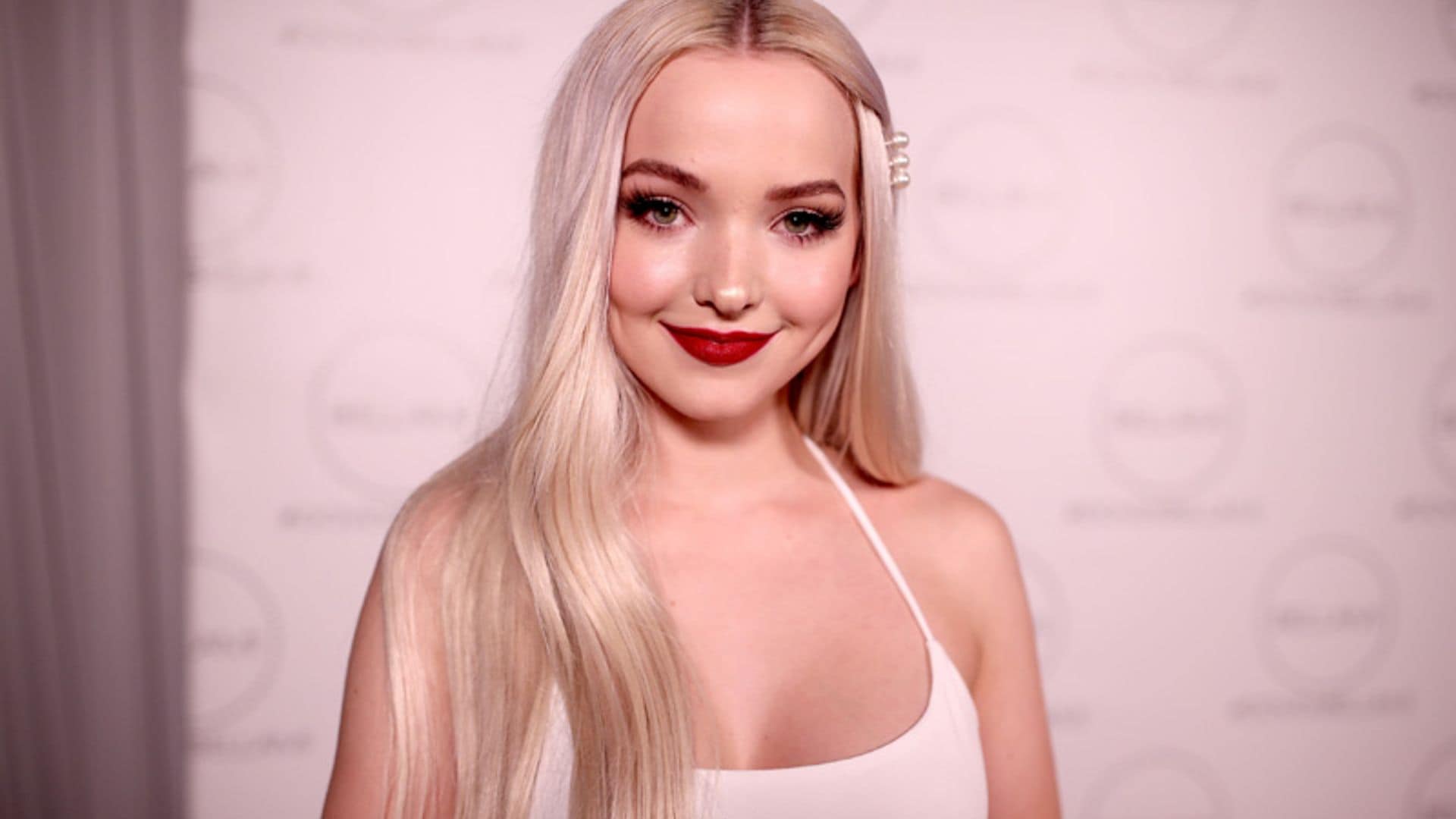 Dove Cameron nos desvela el color que arrasará estas fiestas