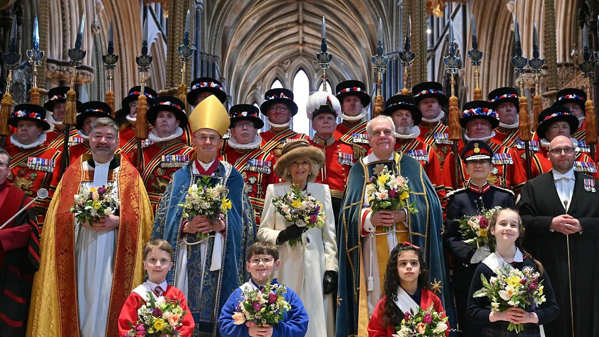 La reina Camilla preside la misa del Jueves Santo marcada por un solidario y esperanzador mensaje de Carlos III