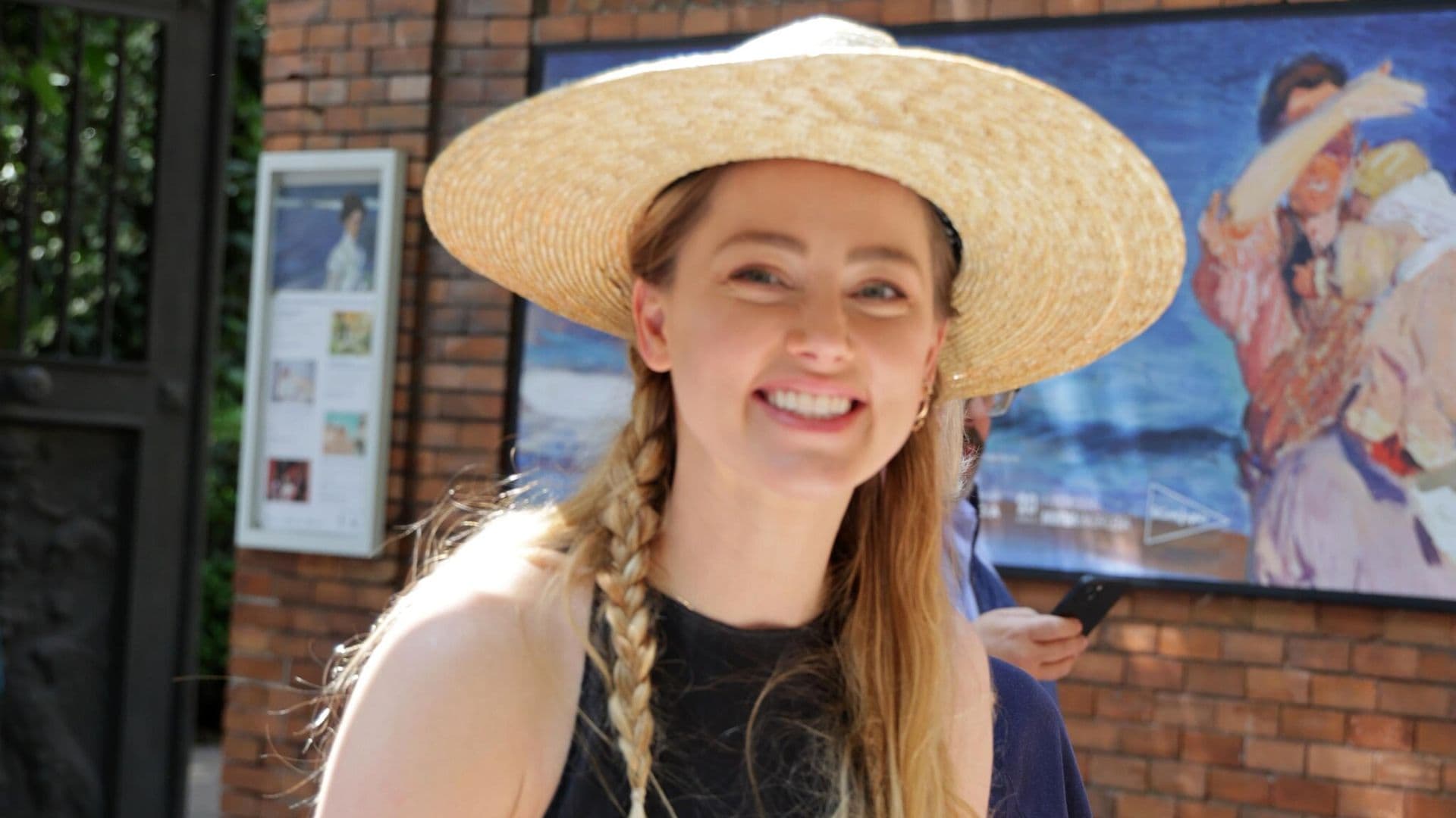 Gracias a su perfecto dominio del español, Amber Heard se adapta a su nueva vida en España