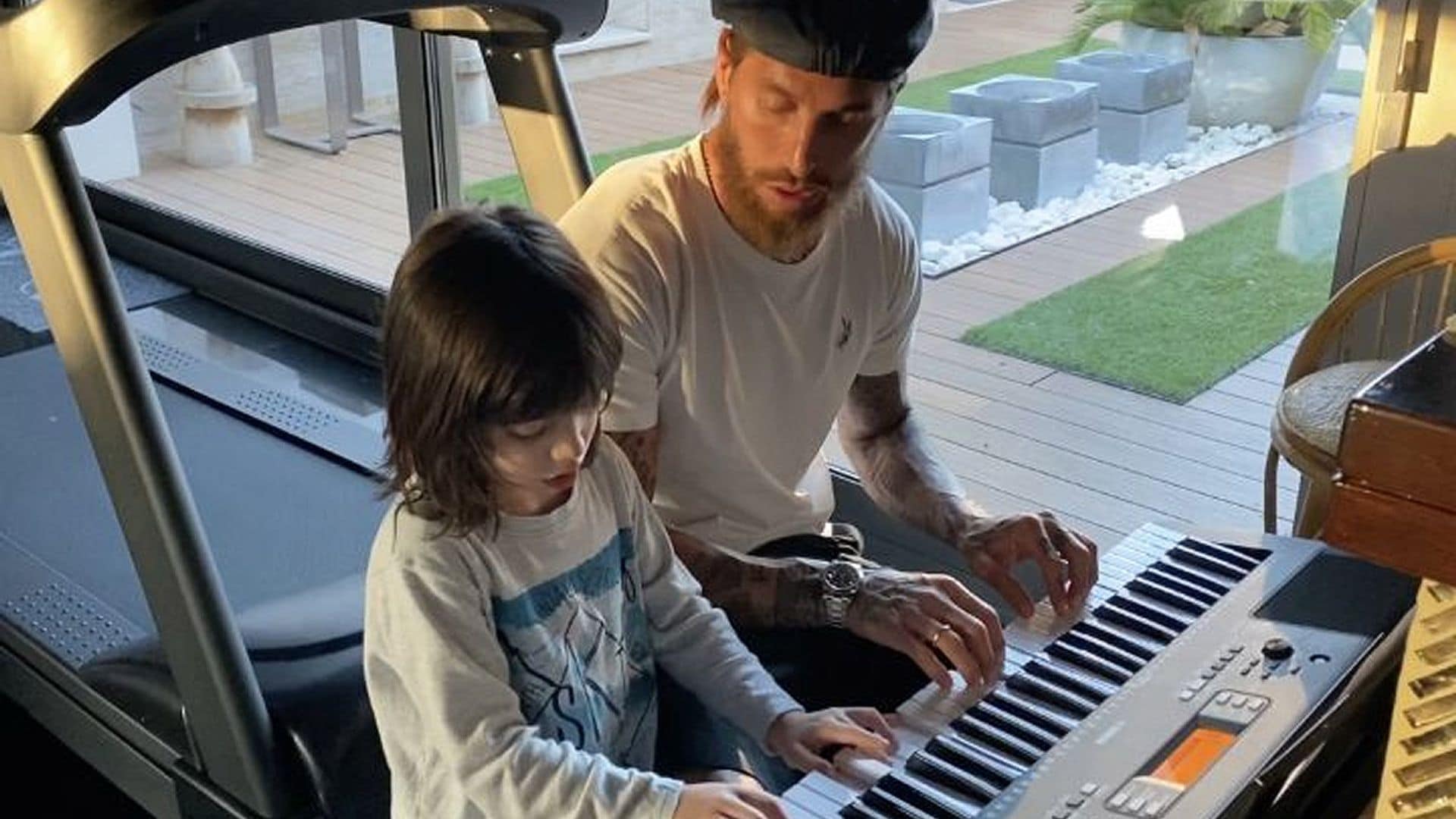 Sergio Jr., el mejor profesor de piano de su padre, Sergio Ramos