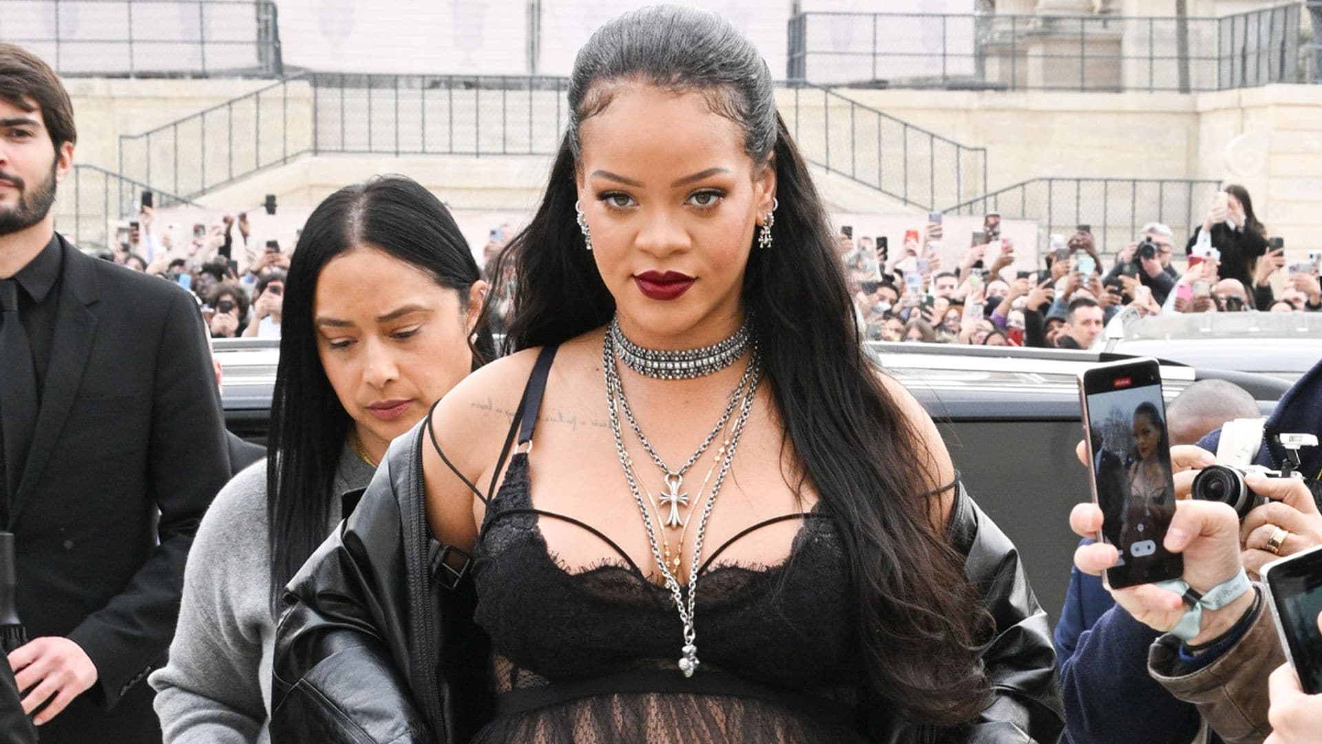 Rihanna, la embarazada más atrevida en el desfile de Dior