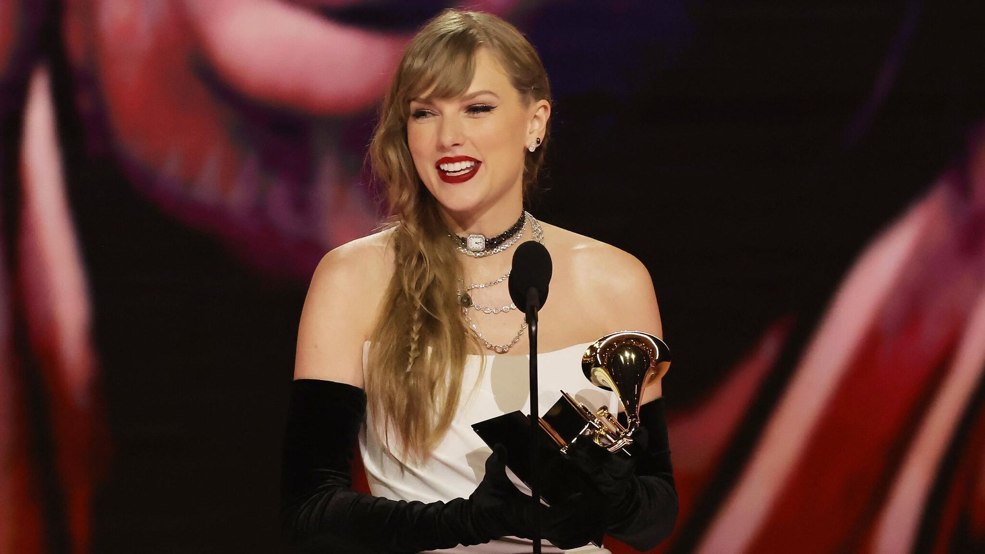 Taylor Swift hace historia en los GRAMMY y revela la fecha del lanzamiento de su nuevo disco