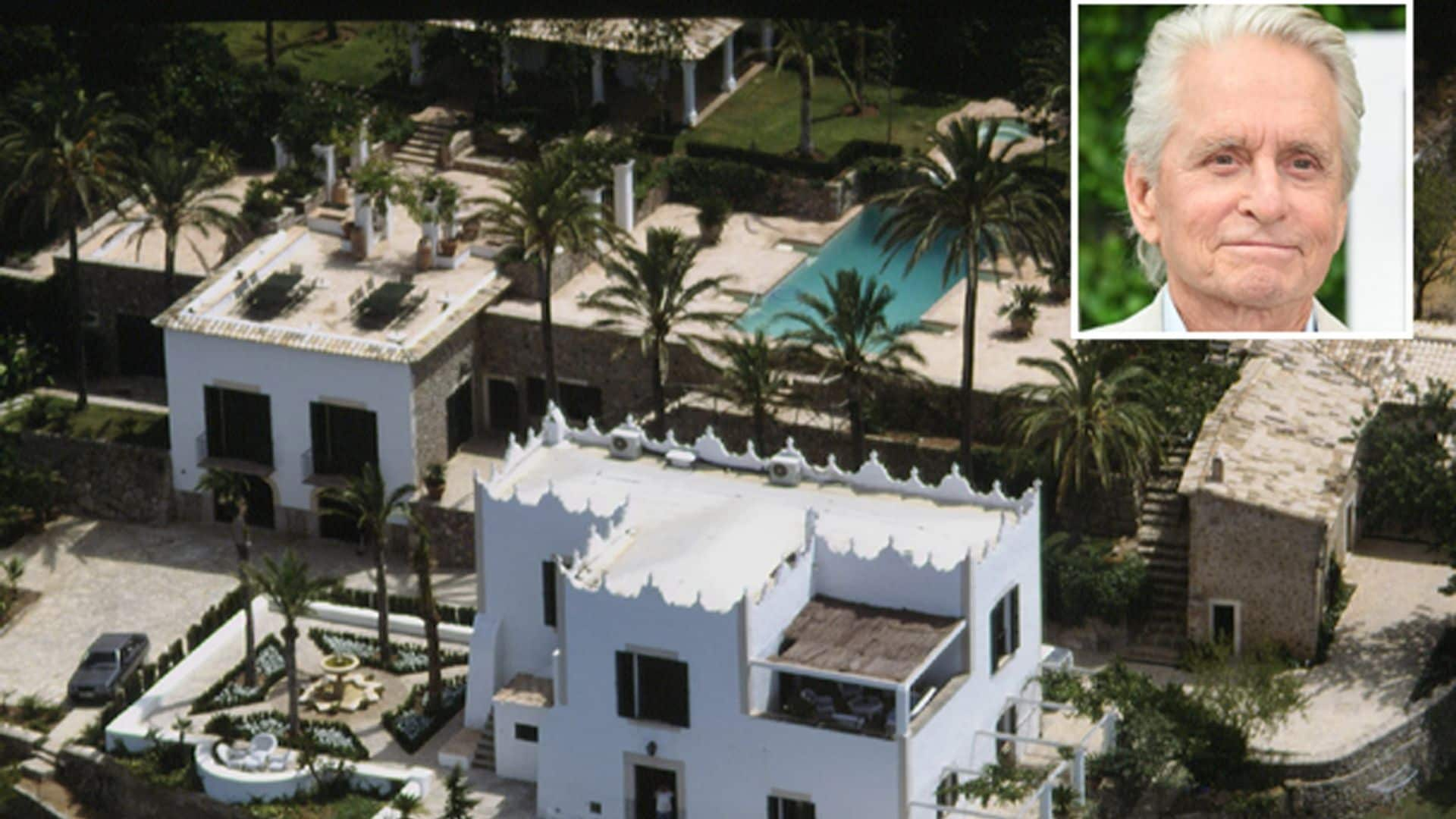 Michael Douglas compra la parte de la casa de Mallorca que pertenecía a su ex: ‘No era agradable para nadie compartirla’