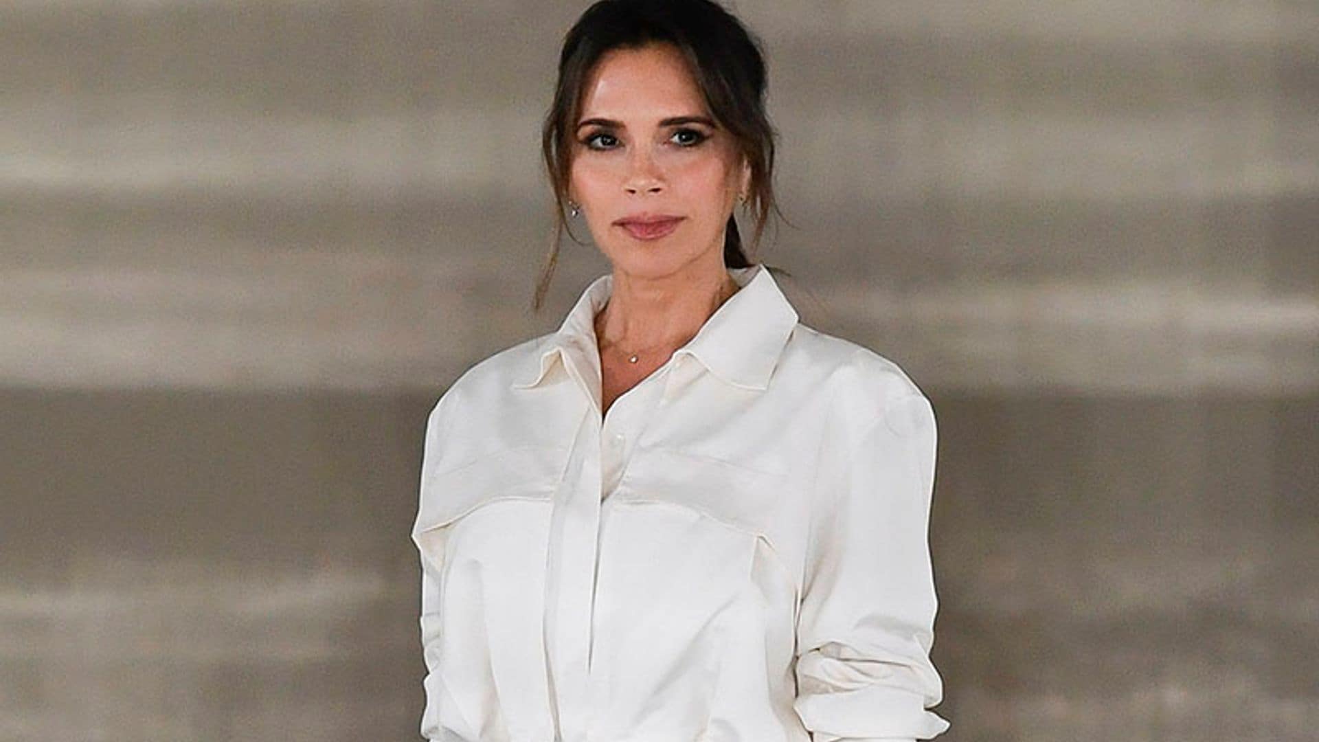 Mira esta tierna foto de Victoria Beckham en la infancia, ¿un presagio de su éxito?