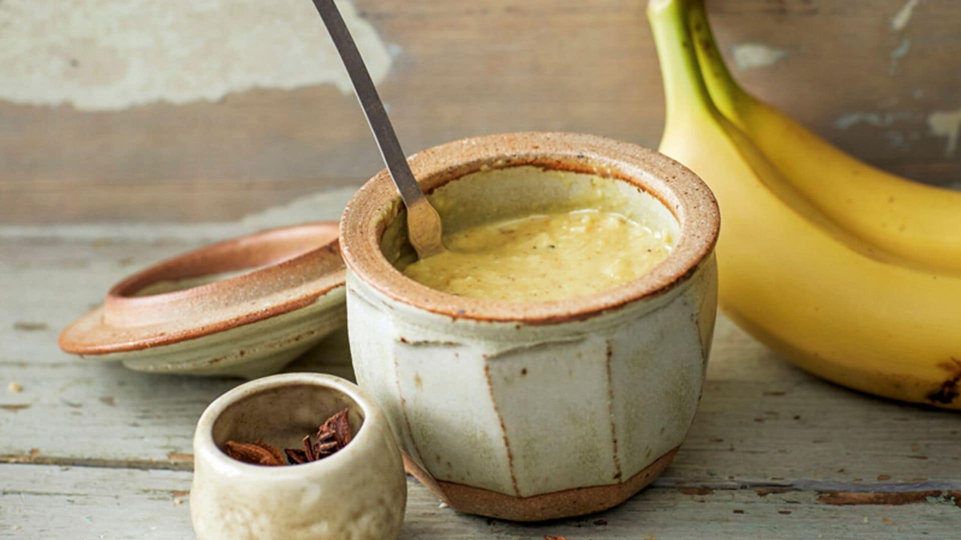 Crema de plátano con curry, cardamomo y anís