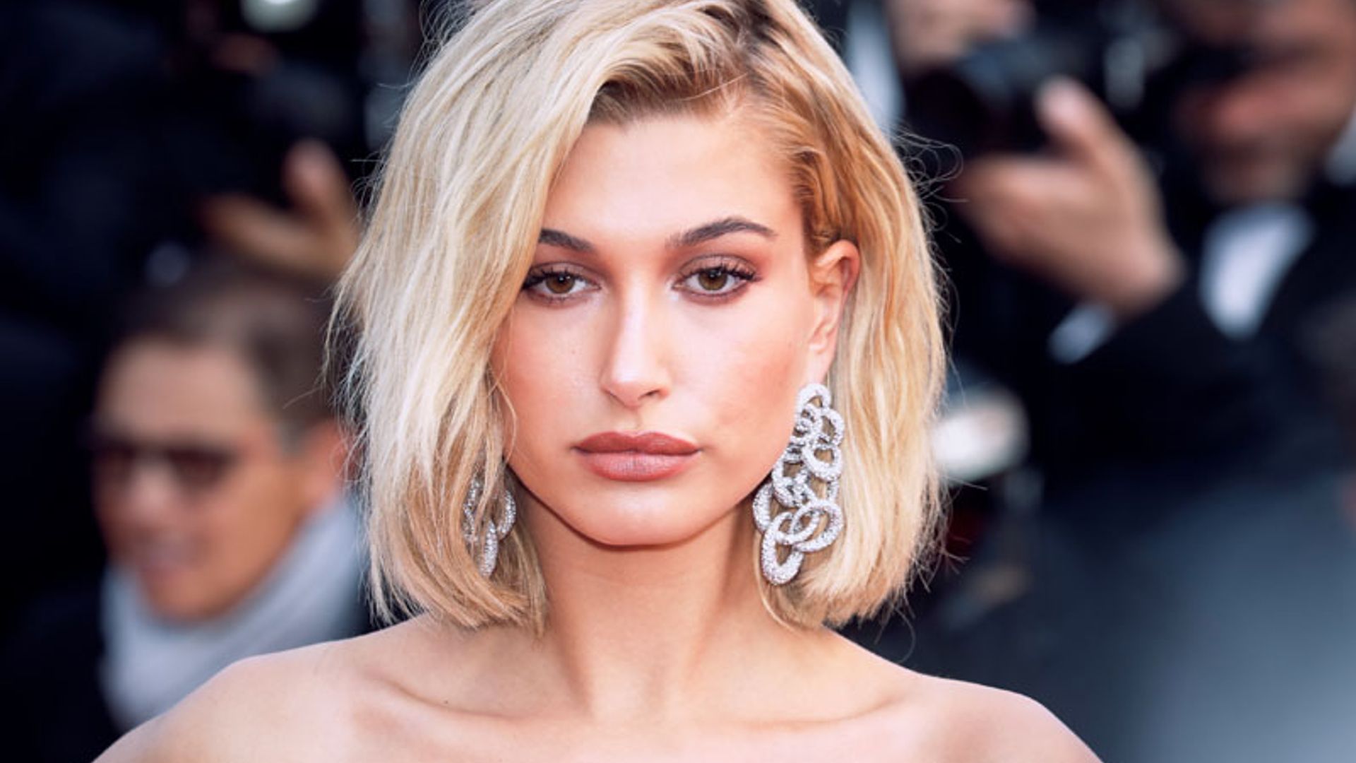 El maquillaje de noche perfecto de Hailey Baldwin escondía este producto