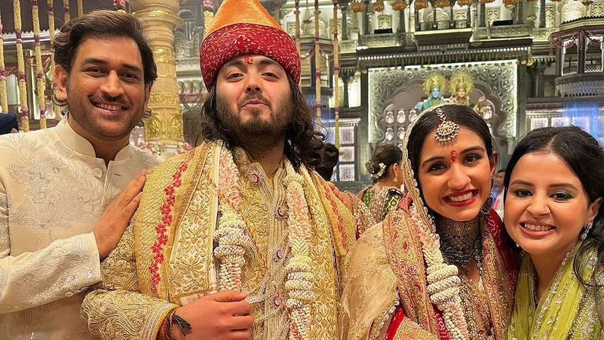 Así ha sido el ritual de bendiciones que han protagonizado Anant Ambani y Radhika Merchant en el segundo día de su lujosa boda en la India