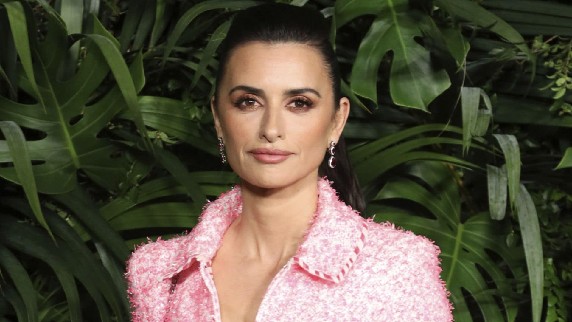 Penélope Cruz estrena su look talismán en la antesala de los Oscar