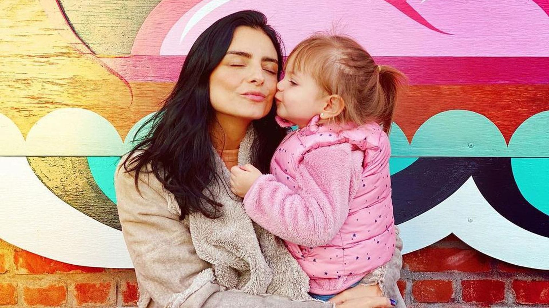 aislinn derbez y su hija kailani