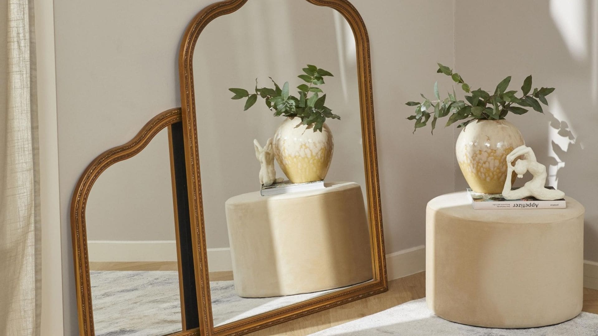 Hazte con los espejos decorativos que sumarán luz y amplitud a tu hogar