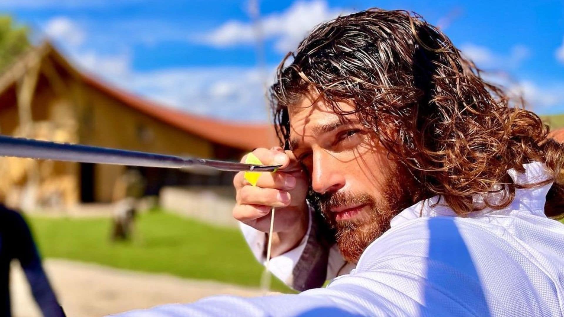 Can Yaman se muda a Hungría para convertirse en un héroe en 'El turco'