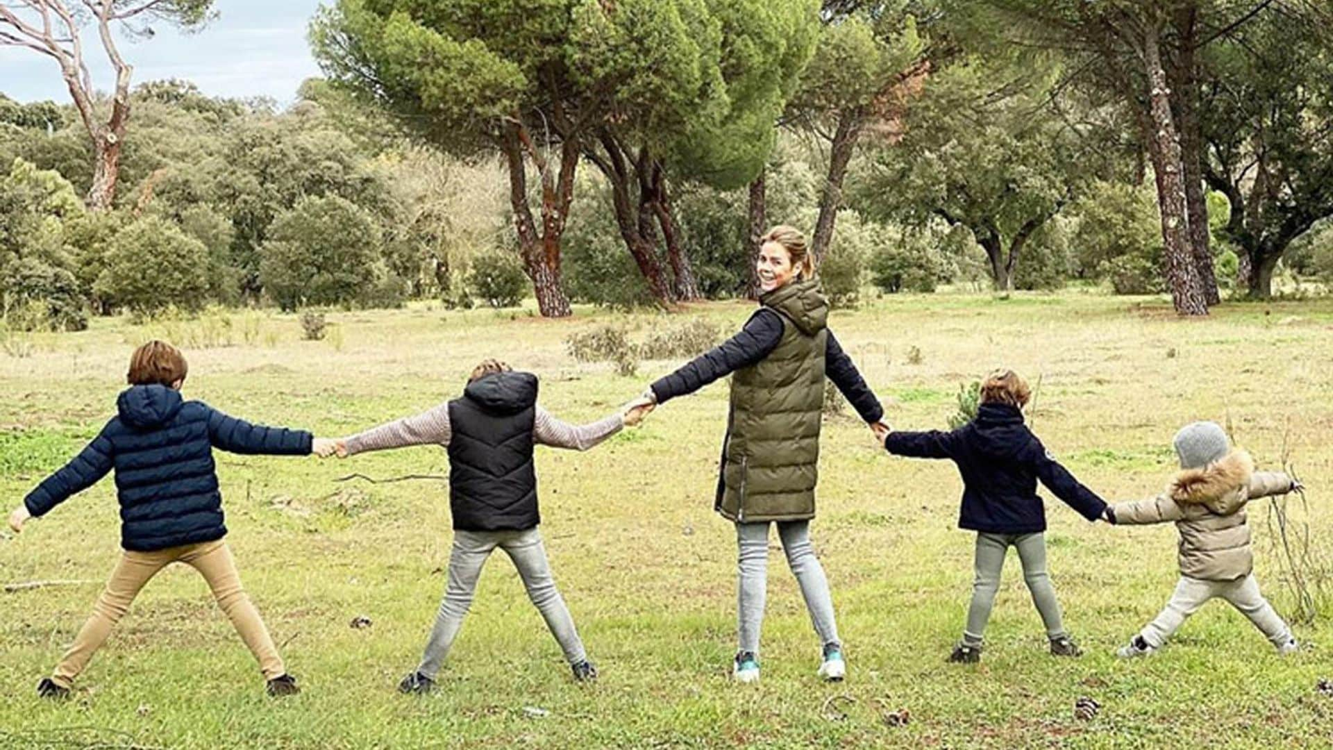 Carreras de bicis y paseos por la naturaleza, el mejor plan familiar de Amelia Bono