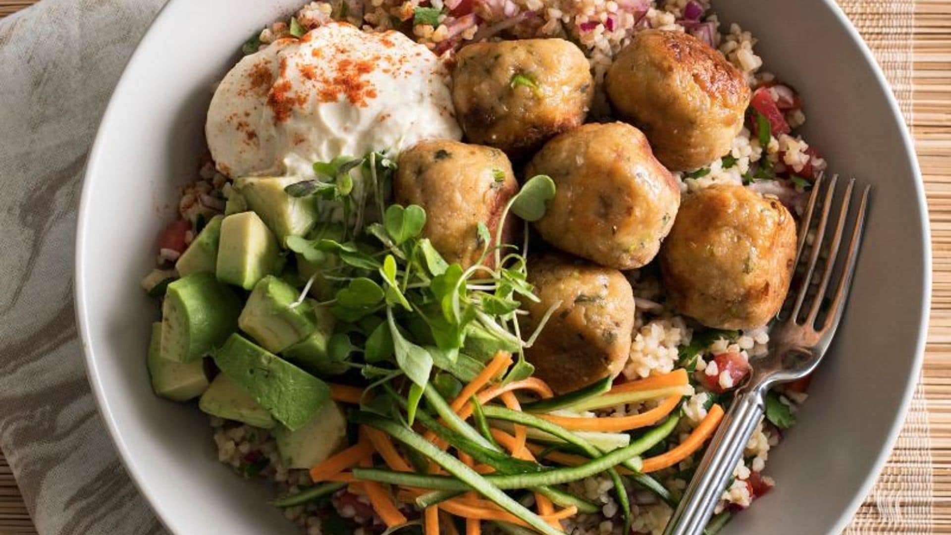 'Bowl' de albóndigas de pollo y bulgur