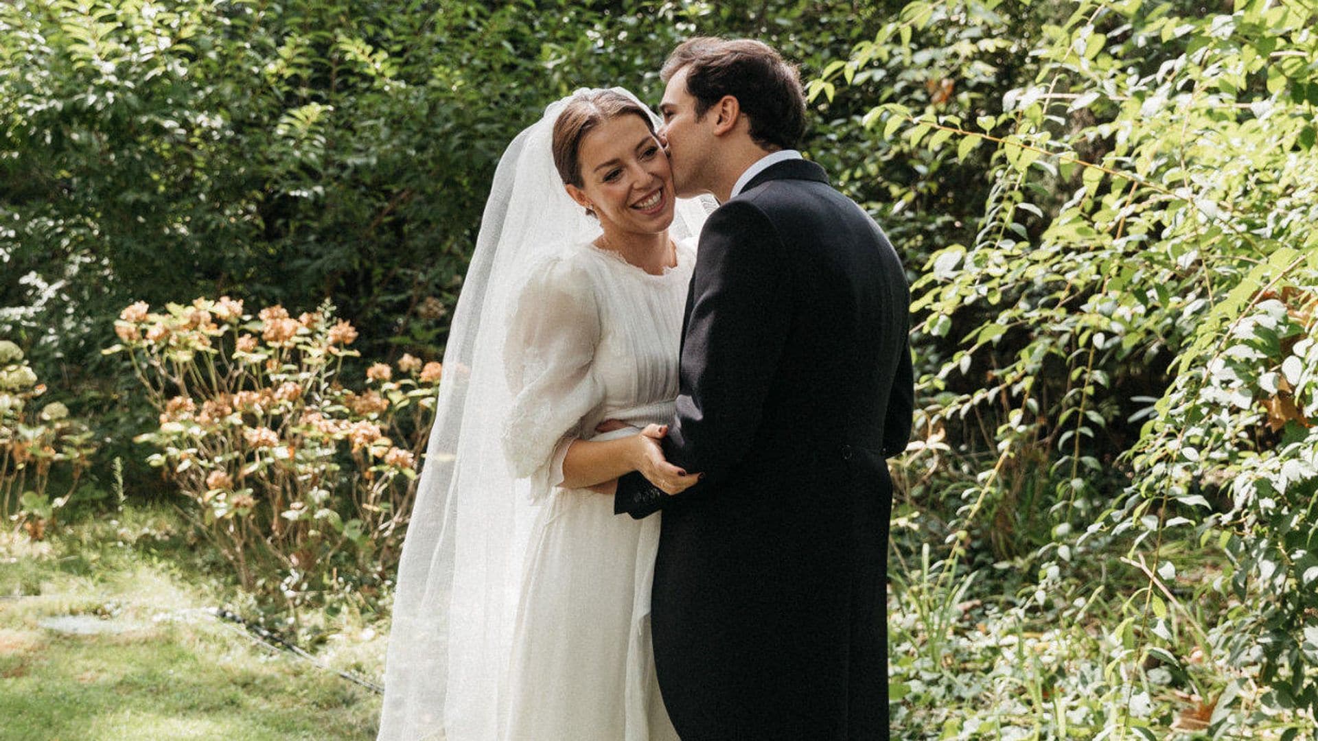 Patricia, la novia del vestido con mangas especiales y un ramo multicolor que se casó en Madrid