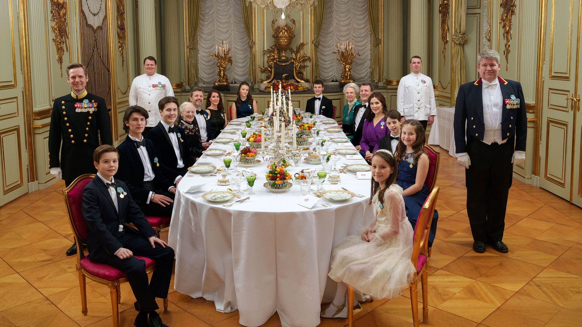 La Familia Real de Dinamarca en la mesa