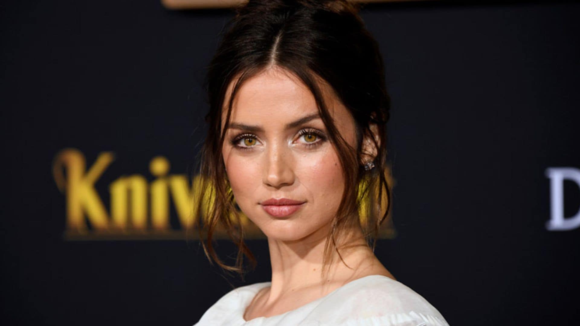 Ana de Armas define una nueva elegancia en la premier de su última película