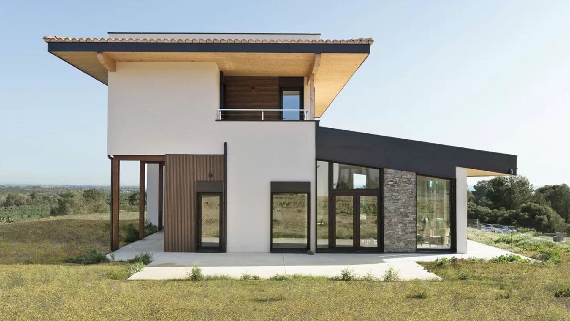 Descubre esta espectacular casa de madera en la sierra de Llaberia: sostenible, eficiente y con un diseño que enamora