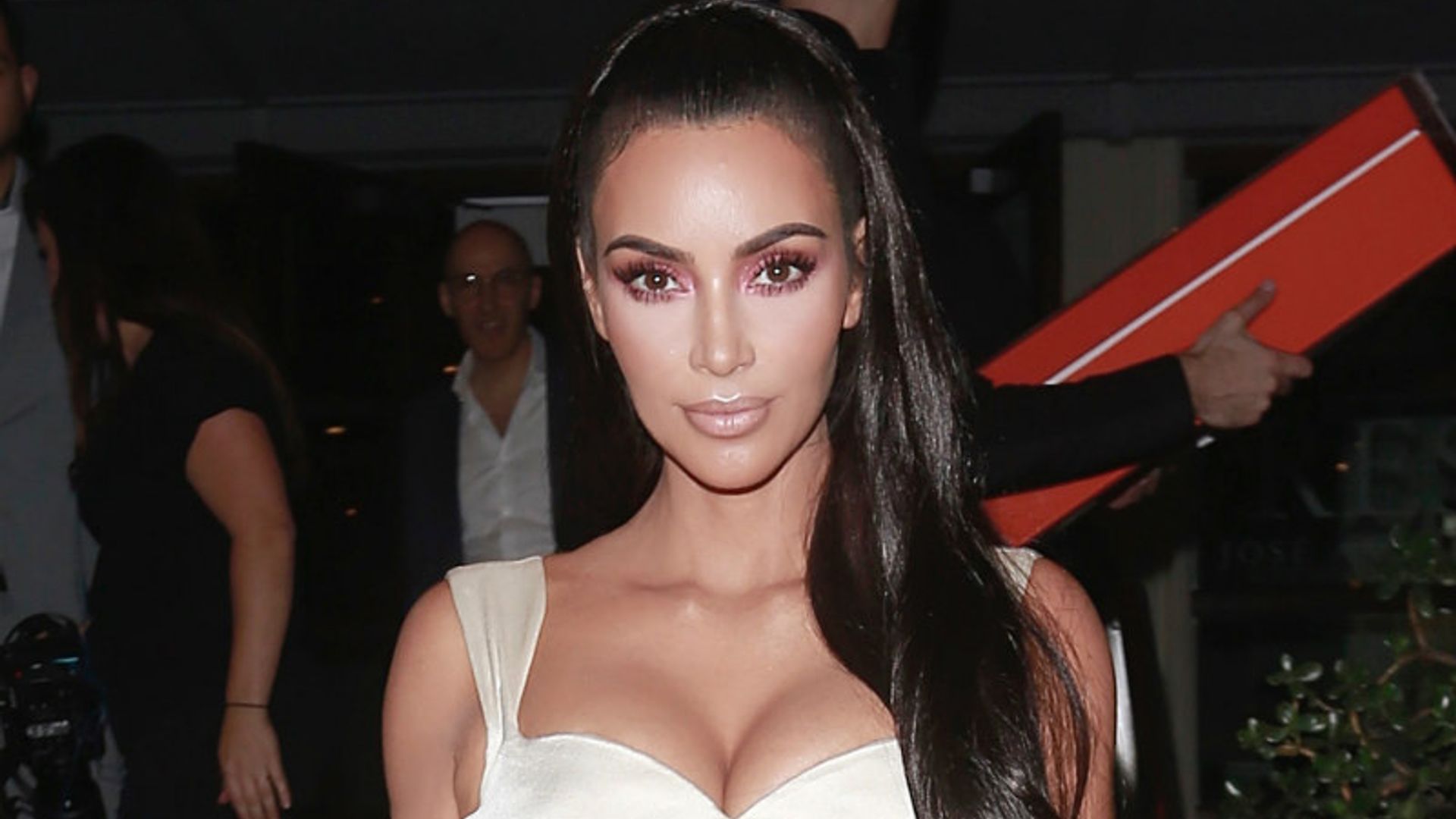 Kim Kardashian, una novia sexi en los premios 'Gift of Life'