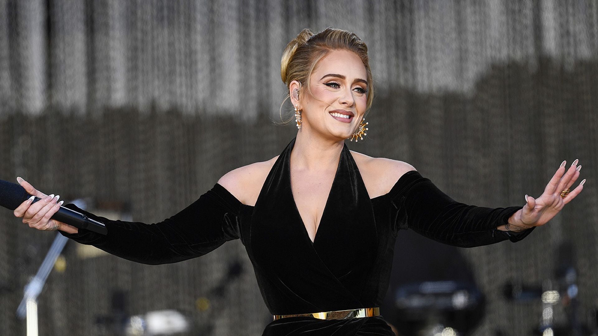 Adele habla en pleno concierto de su complicado divorcio y desvela que ha vuelto a terapia