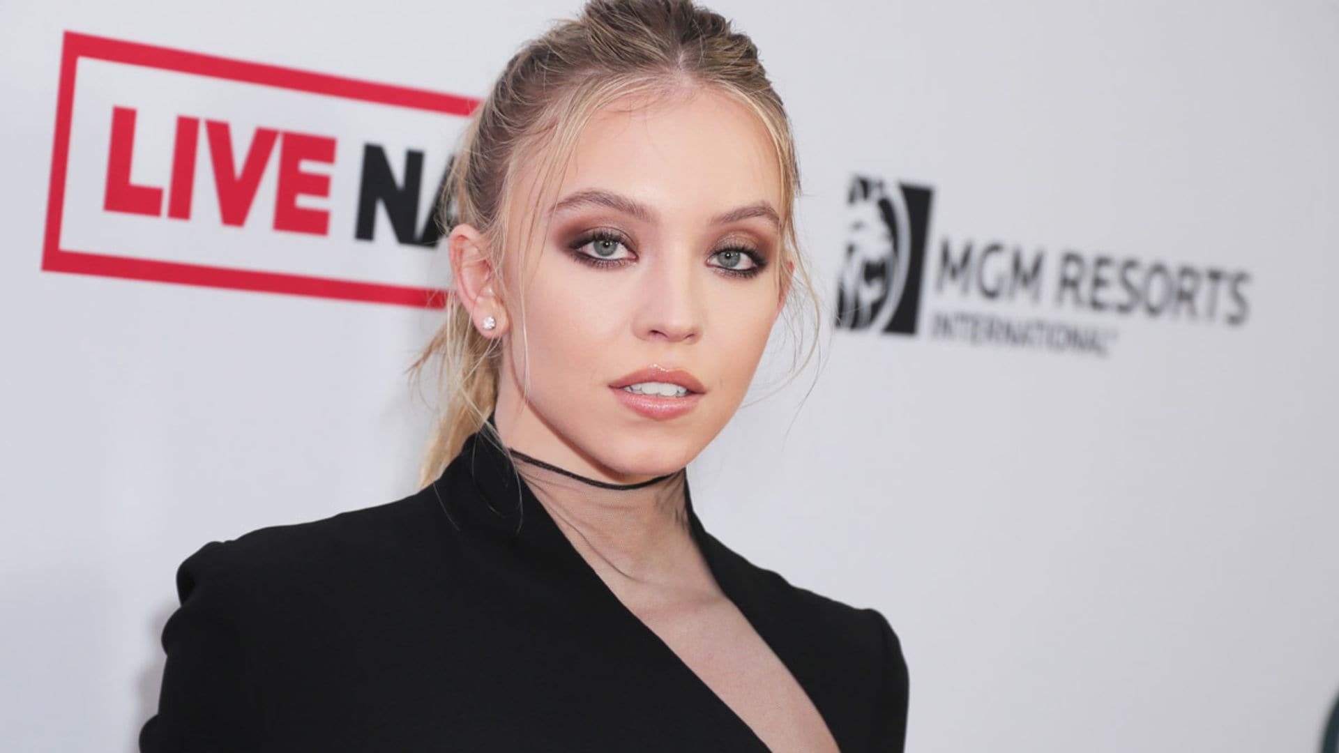 Sydney Sweeney sigue los pasos de Zendaya con el 'vestido escudo' que reinventa el corsé