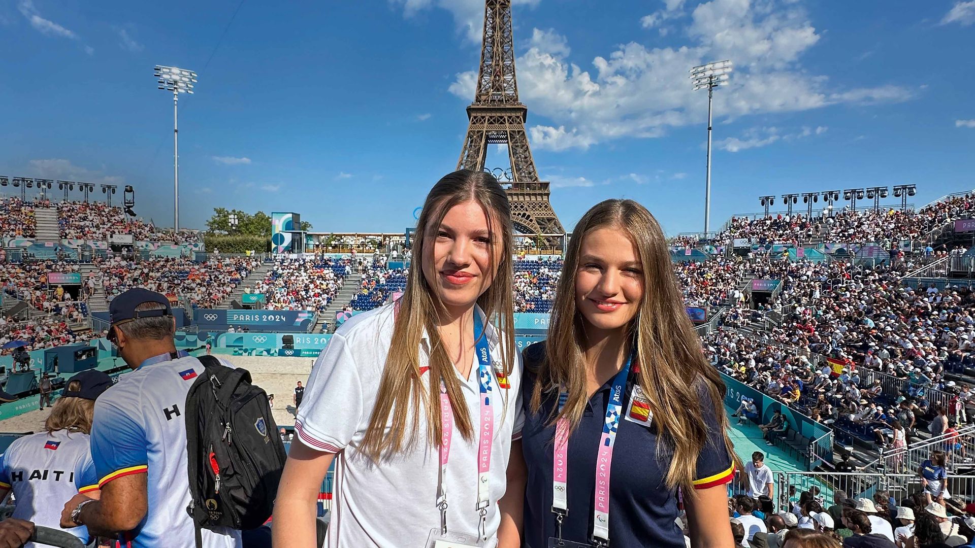 Leonor y Sofía, en imágenes: la emoción de vivir por primera vez unos Juegos Olímpicos