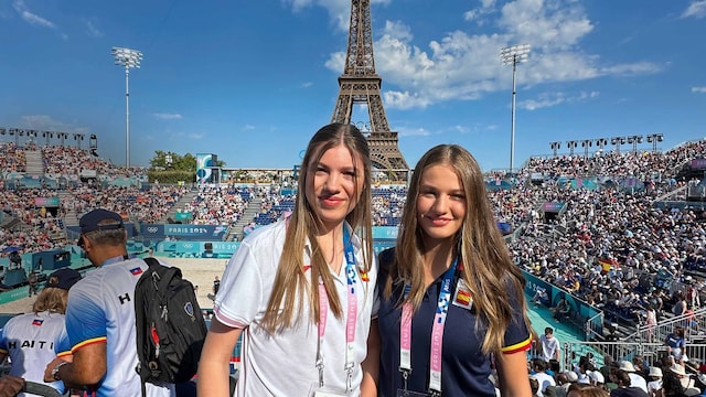 ¡HOLA! + 4175 Leonor y Sofia en Paris Juegos Olimpicos
