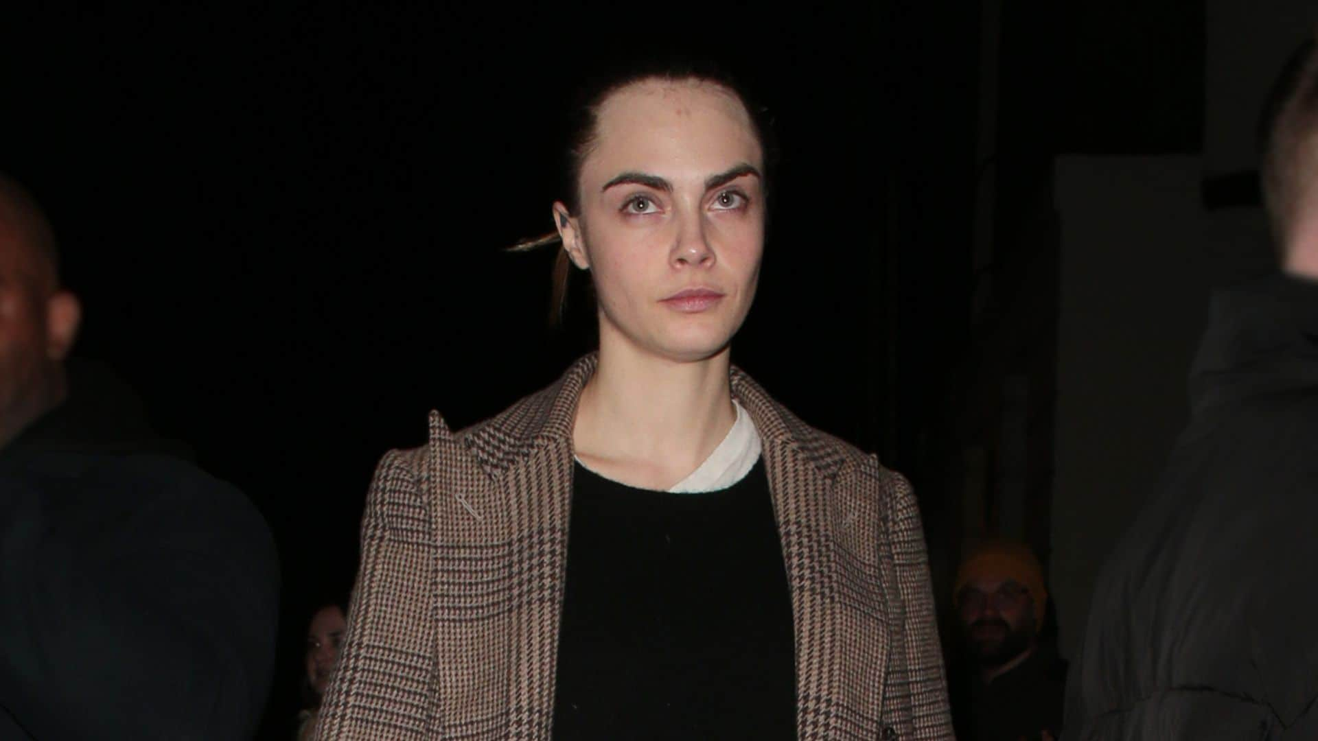 Las impactantes imágenes de Cara Delevingne, destrozada tras el incendio que ha destruido su mansión de Los Ángeles