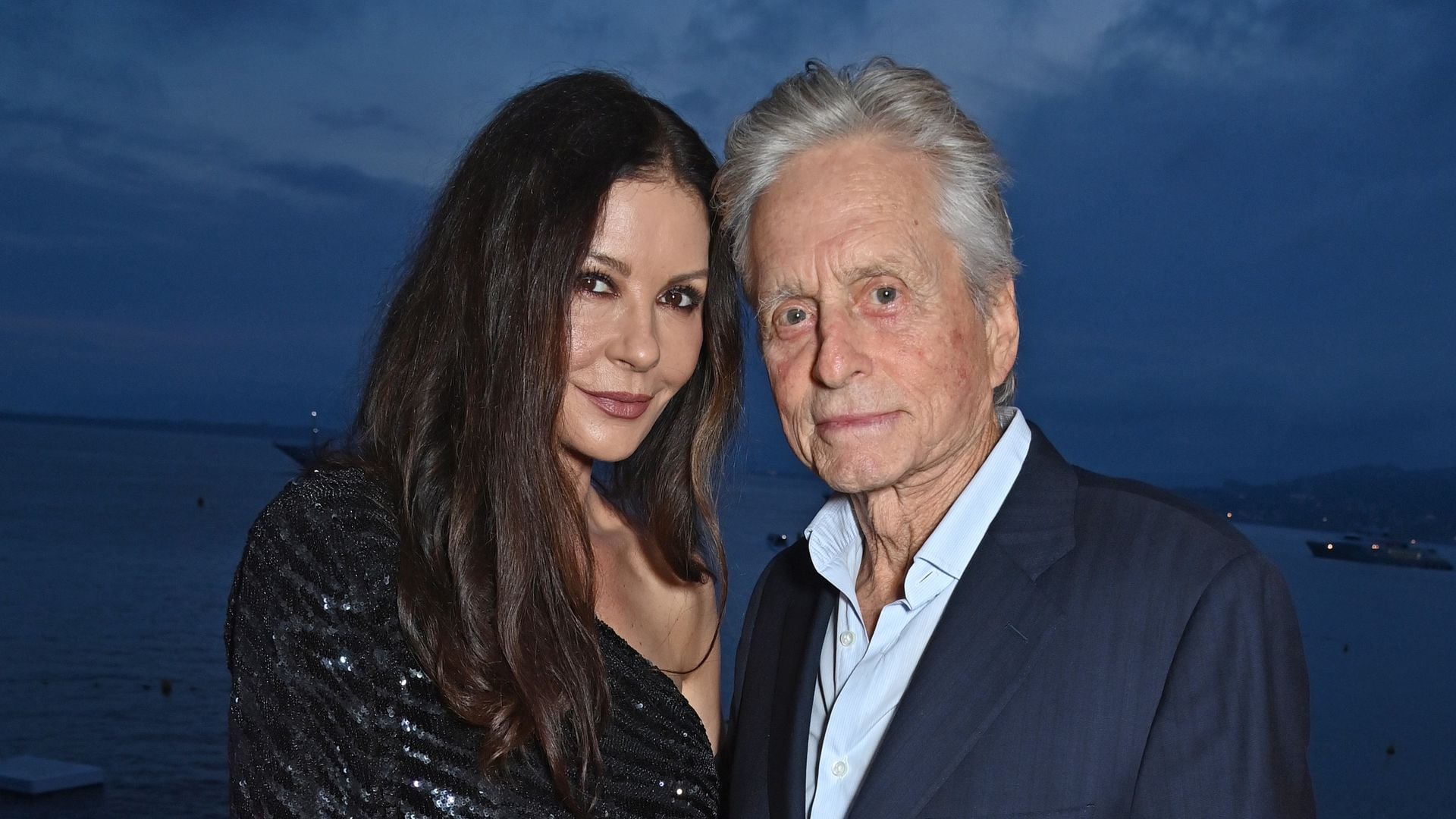 Catherine Zeta-Jones y Michael Douglas celebran sus cumpleaños con invitado y serenata de lujo