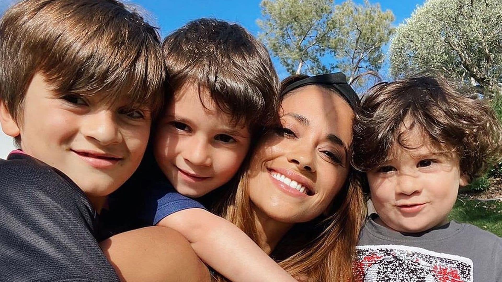 'Con ellos hasta el fin del mundo': Antonela Roccuzzo posa feliz con sus tres ‘mini Messi’