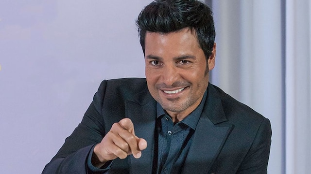 chayanne cumple pose t