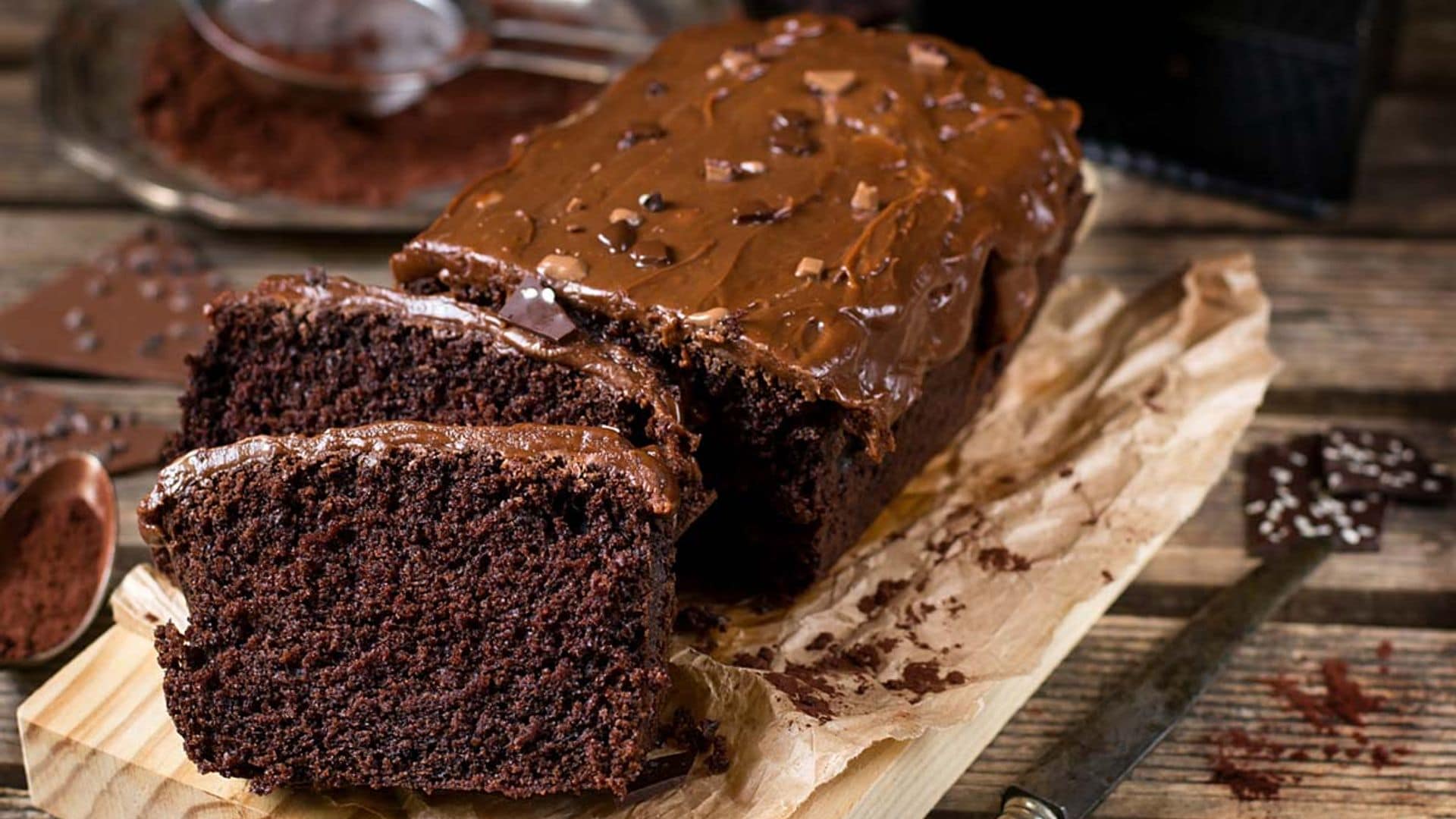 'Plum cake' de chocolate con cobertura al café
