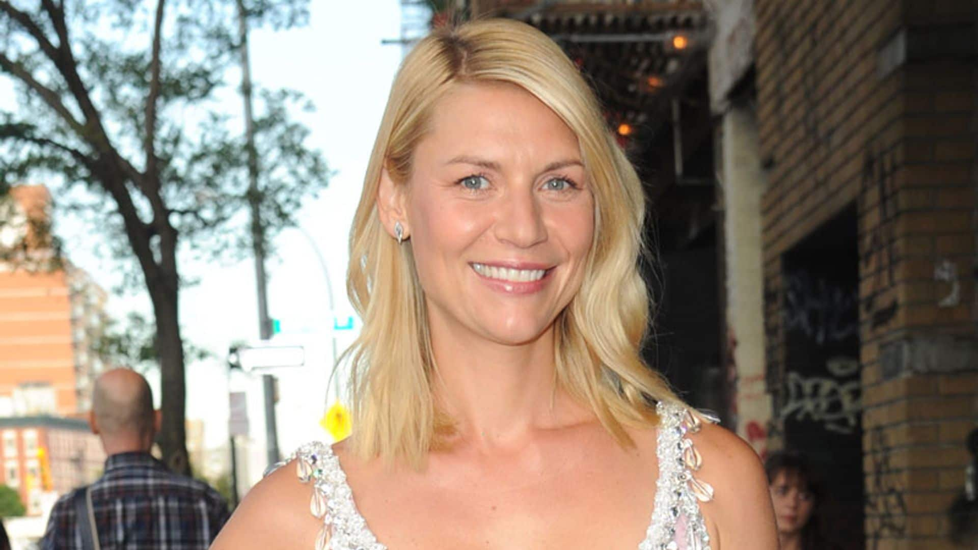 Claire Danes, una romántica premamá con aire oriental