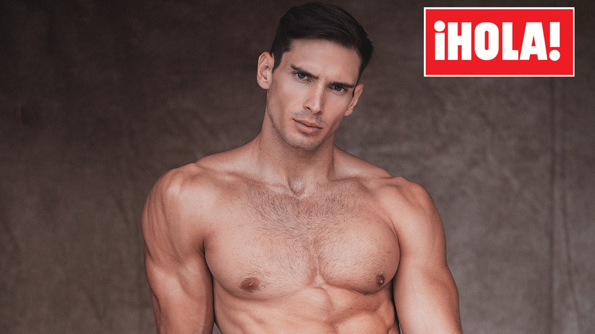 De sus graves problemas de salud en la infancia a convertirse en Mister International Spain: entrevistamos a Alexander Calvo